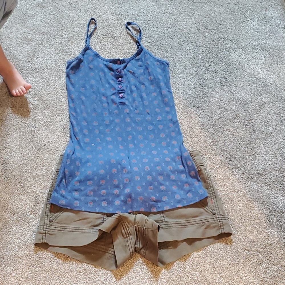 Fossil shirt and American eagle shorts outfit